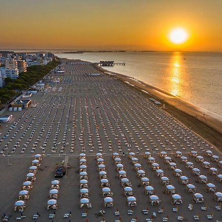 Villa Beethoven Lignano Sabbiadoro Bagian luar foto